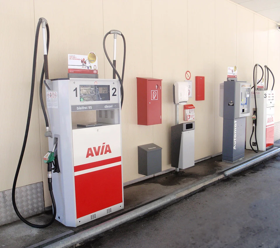Tanktstation mit Zapfsäulen